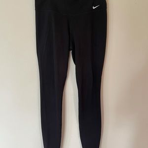 Nike women’s medium dry fit leggings - black